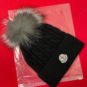 AUTHENTIC⭐️👜💥👑Moncler💥👑 white/black Hat